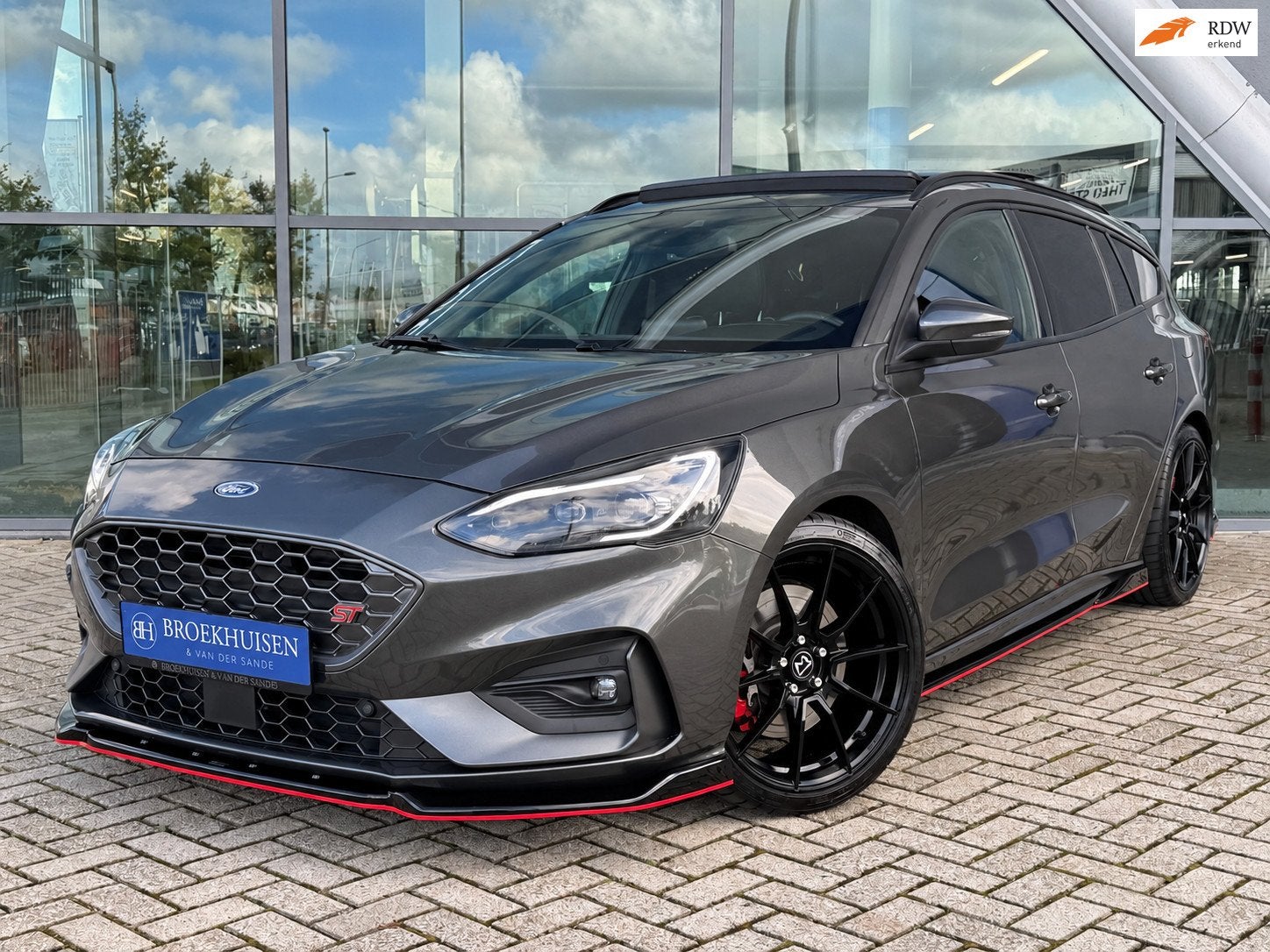 Ford Focus Wagon 2.3 EcoBoost ST-3 Pro Performance 280pk Sch, Dealer onderhouden, Gebruikt, 4 cilinders, Leder en Stof