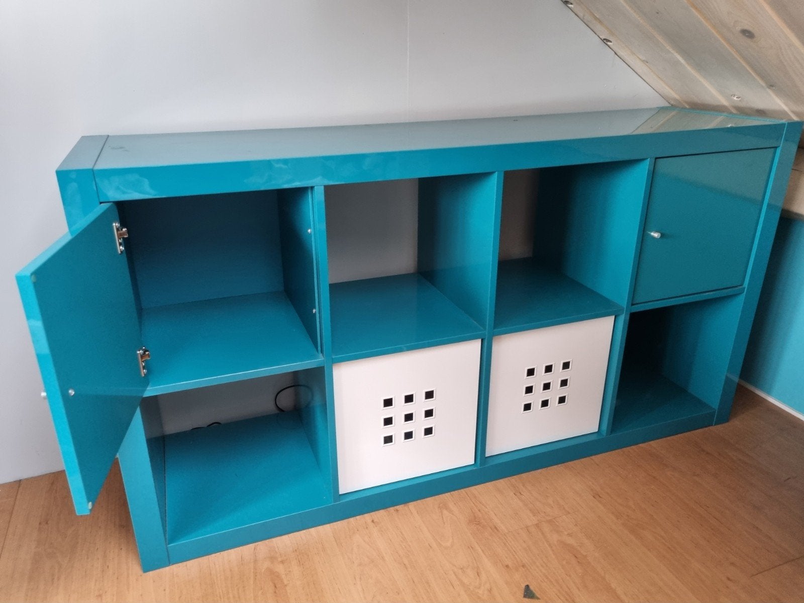 IKEA Kallax kast turquoise met 2 deurtjes en 2 bakken, Ophalen, Gebruikt