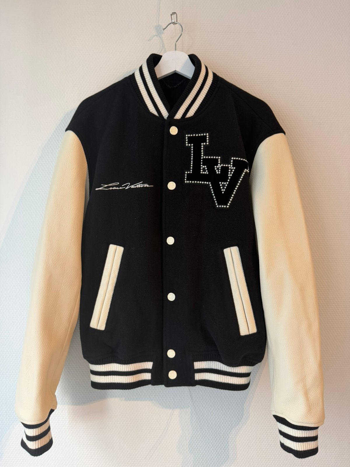 Louis Vuitton Varsity Jacket Pharell Williams Maat 50, Kleding | Heren, Ophalen of Verzenden, Zo goed als nieuw, Maat 52/54 (L)