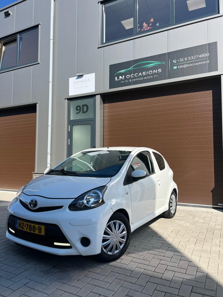 Toyota Aygo 1.0 12V Vvt-i 3DRS MMT 2012 Wit, Auto's, Voorwielaandrijving, 4 stoelen, Bedrijf, Handgeschakeld