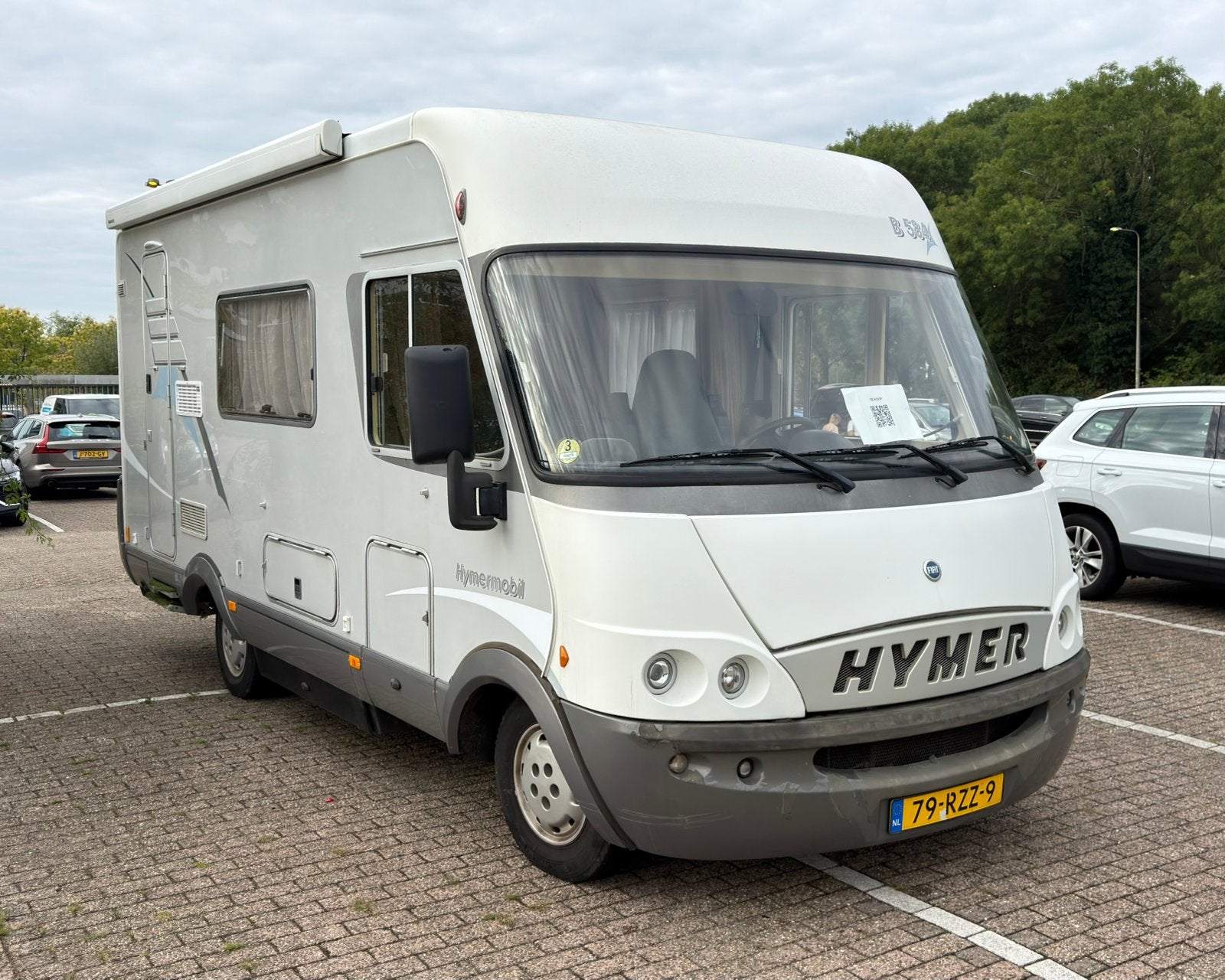 Hymer B584 2.8 JTD integraal 08-2004 142.900 km, Caravans en Kamperen, Integraal, Ringverwarming, 7 tot 12 maanden geleden, Afzuigkap
