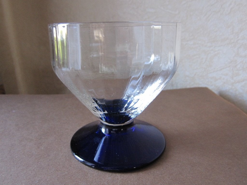 Eén Art deco Verrerie Doyen waterglas - optisch getrokken, Verzenden