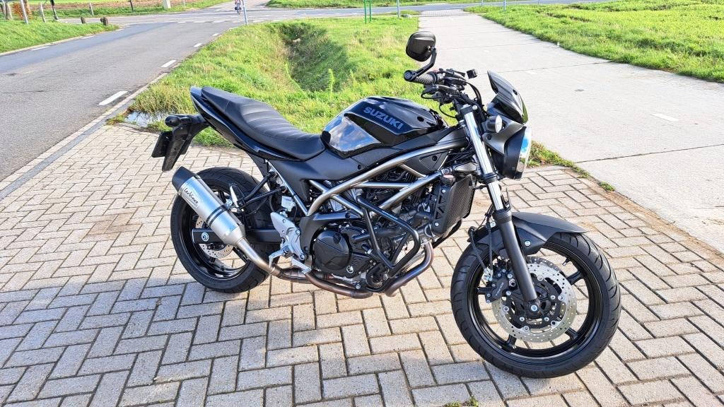 Suzuki SV 650 2023 nieuwstaat 8000 km, 2 cilinders, Occasion, Particulier, Sportuitlaat