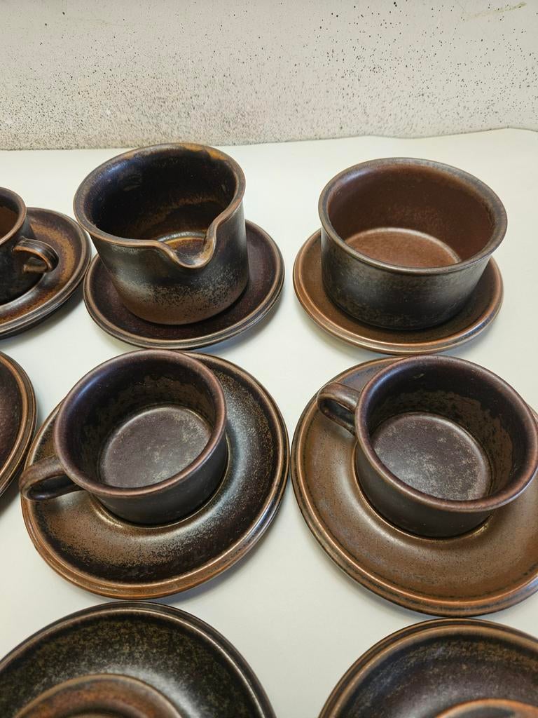 Arabia Ruska servies: kop en schotels, eierdopjes, melkkan, Ophalen of Verzenden