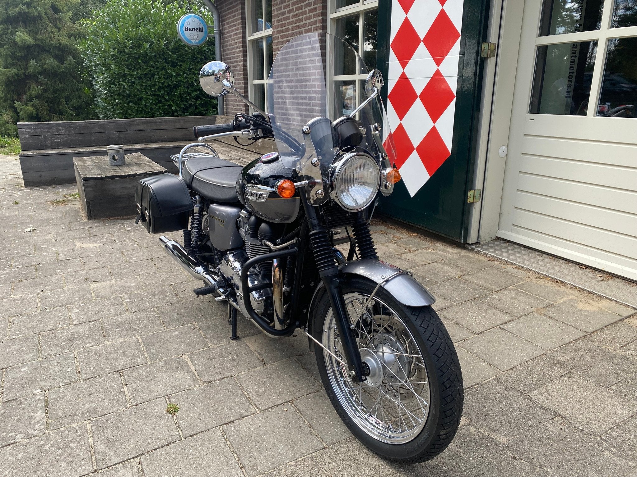 Triumph BONNEVILLE T100 (bj 2012), Triumph Motorcycles Ltd., After.sales@triumph.co.uk, 12 t/m 35 kW, Naked bike