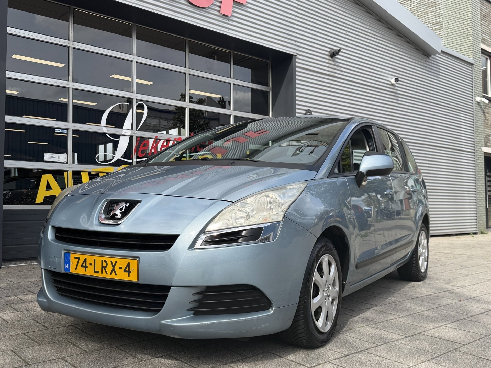 Peugeot 5008 1.6 VTi SR 5persoons uitv. - Airco I Trekhaak I, Voorwielaandrijving, Euro 5, Gebruikt, Zwart