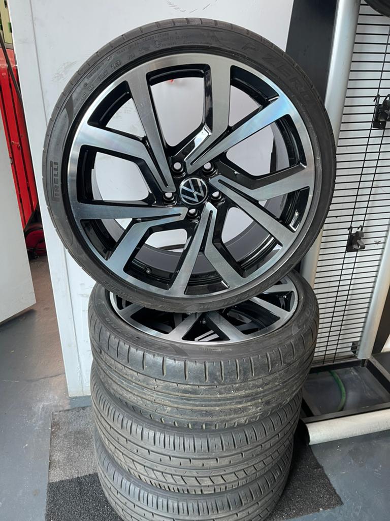 Originele Brescia VW GTI R Golf caddy Velgen 235 35 19, 19 inch, Gebruikt, Total car expert, Banden en Velgen