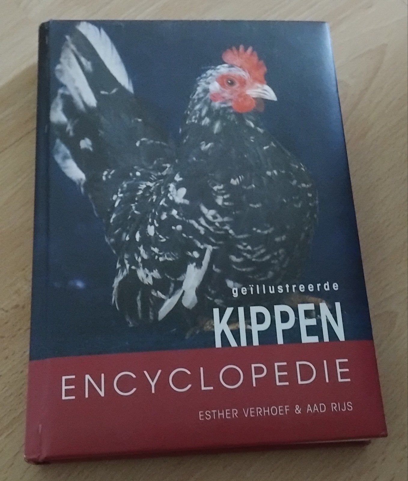 Geïllustreerde Kippen Encyclopedie - Alles over kippen, Ophalen of Verzenden, Zo goed als nieuw, Pluimvee, Esther Verhoef