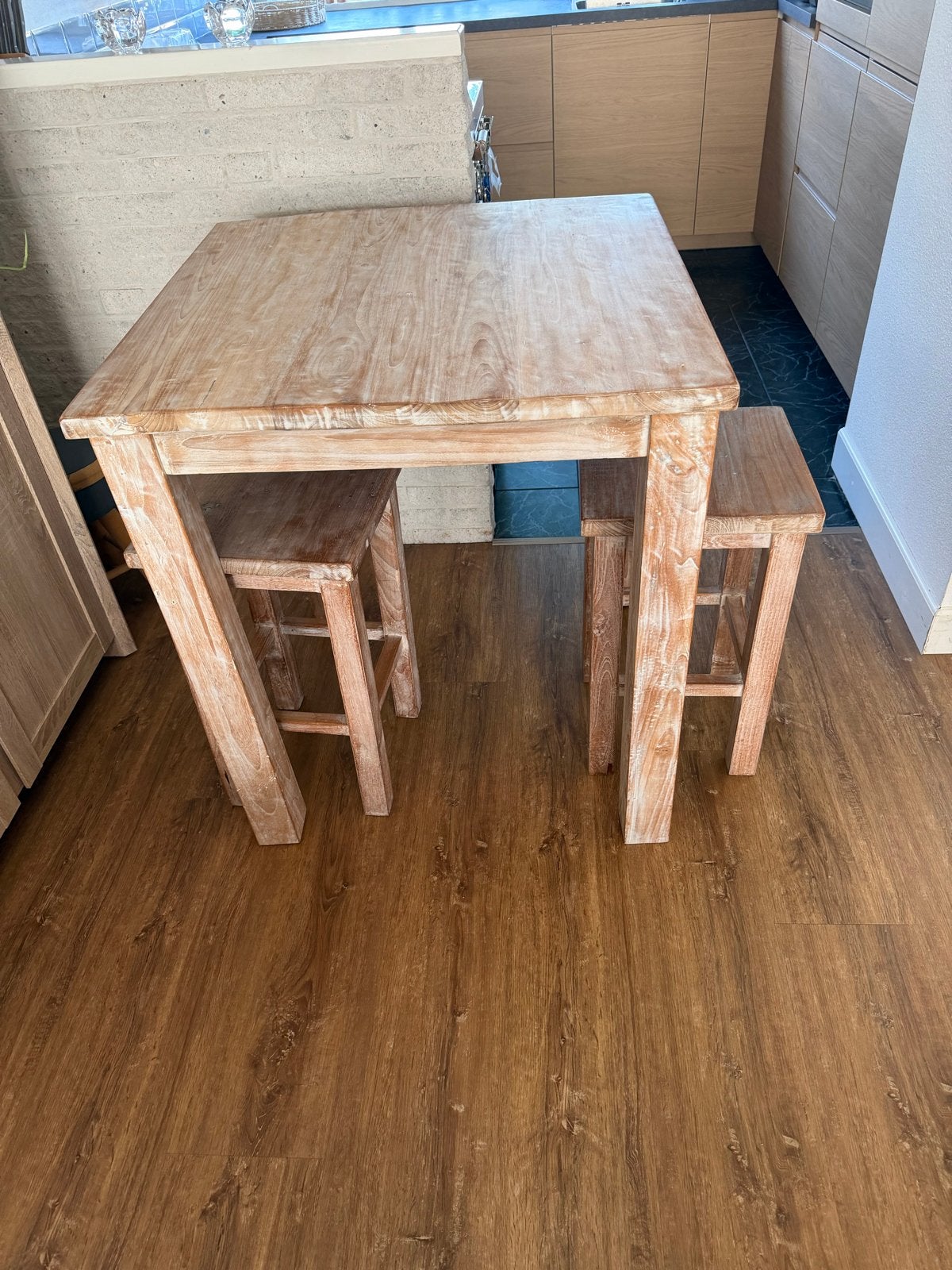 Houten bartafel met twee krukken, Minder dan 50 cm, Gebruikt, Vierkant, Tot twee personen
