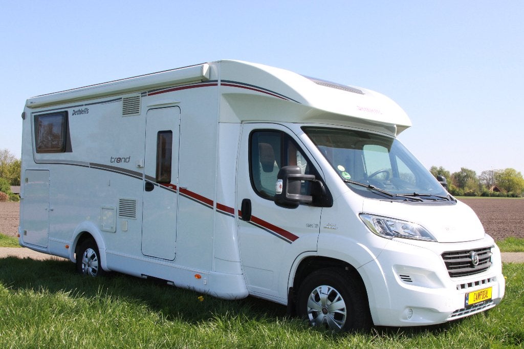 Dethleffs Trend T7057 enkele bedden lengtebedden Garage, Caravans en Kamperen, Campers, Fiat, 7 tot 8 meter, Bedrijf, Afzuigkap