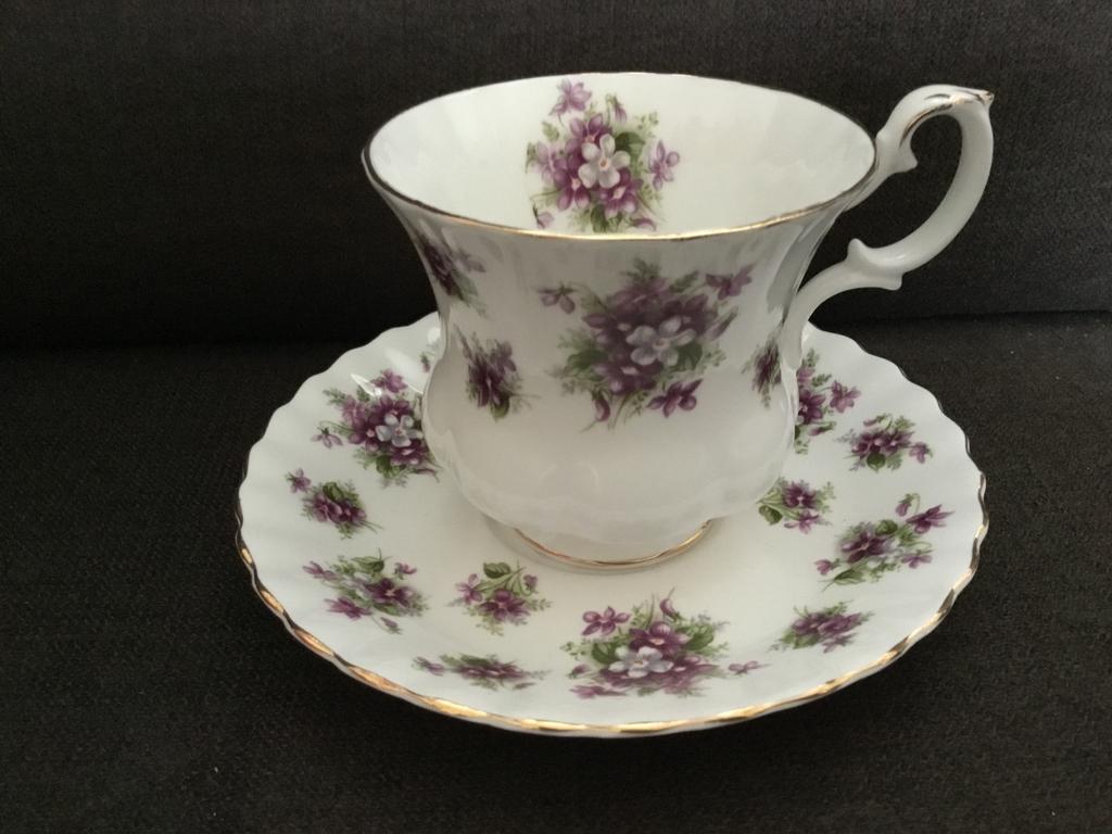 3 kop en schotels Royal Albert Sweet Violets dames., Ophalen