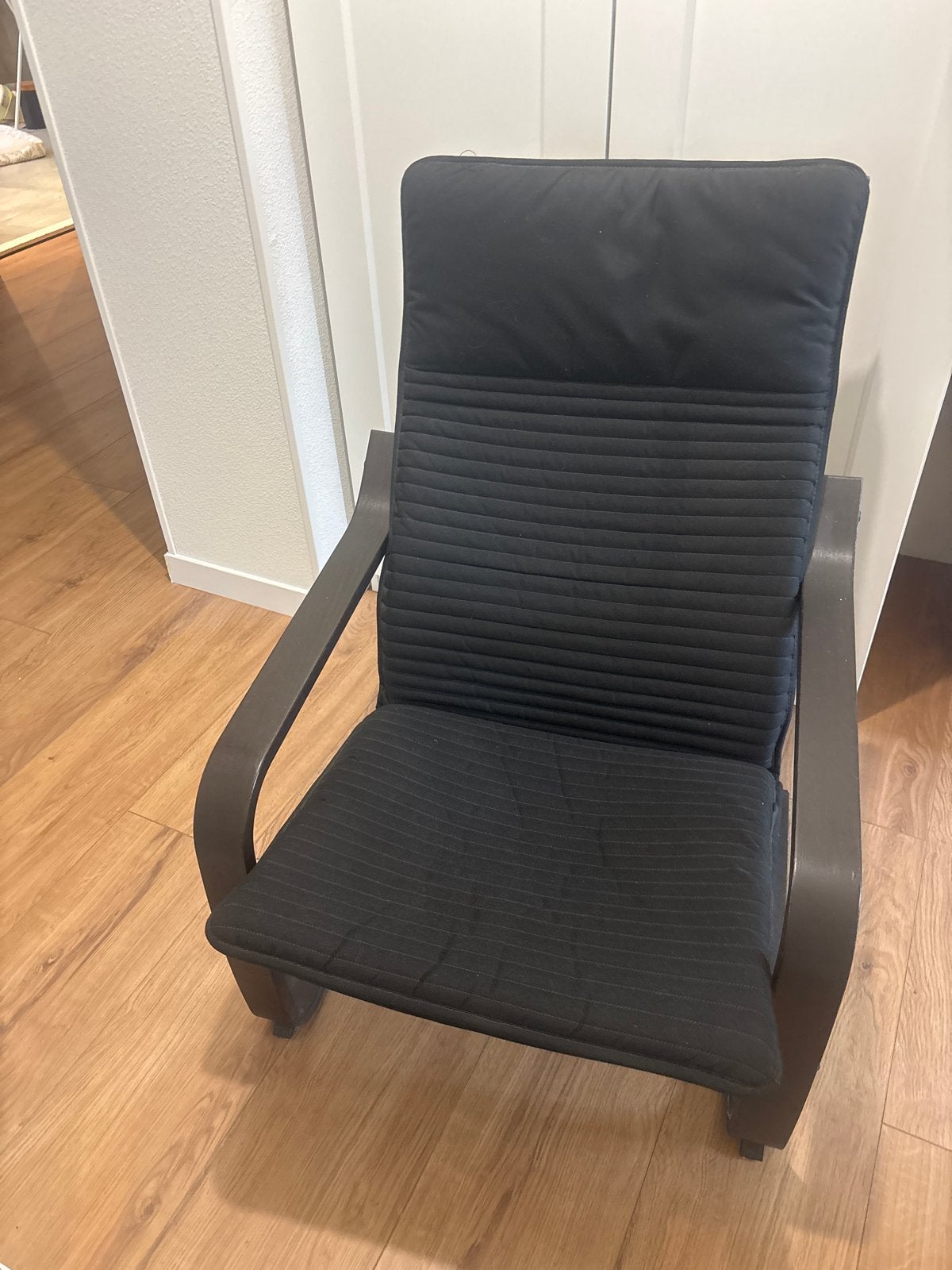 Zwarte IKEA POÄNG fauteuil, Huis en Inrichting, Stoelen, Ophalen, Gebruikt, Zwart, Eén