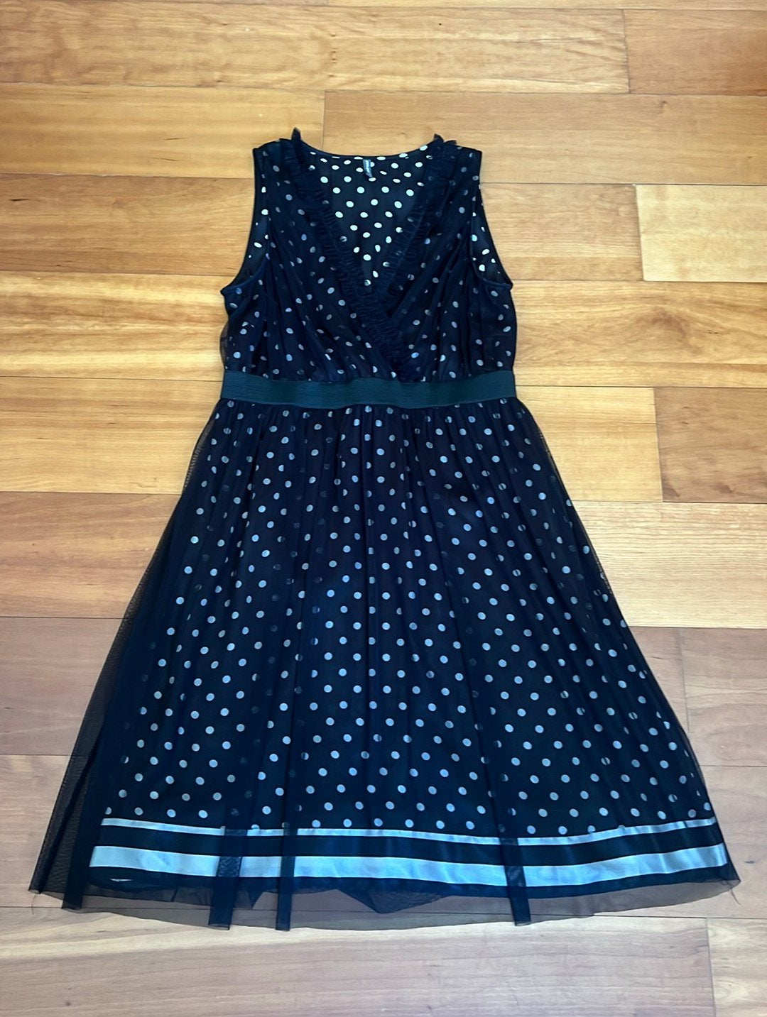 Stippenjurk - jurk met dots, zwart wit, maat 36/38, Naf Naf, Kleding | Dames, Zwart, Ophalen of Verzenden, Zo goed als nieuw, Knielengte
