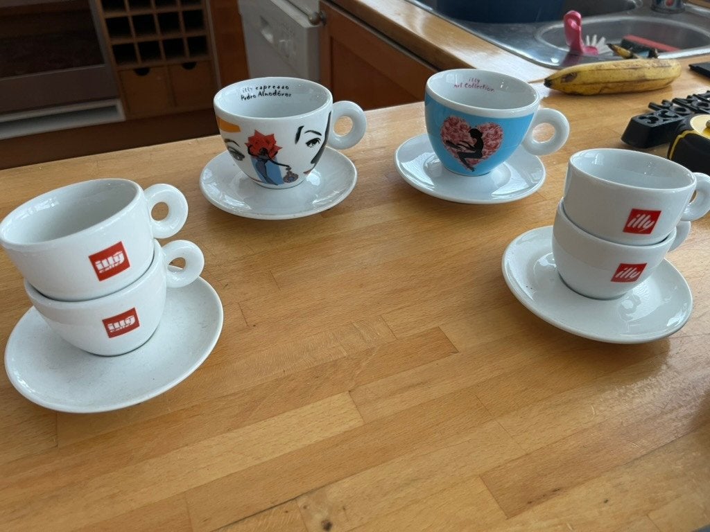 illy koffie en espresso kopjes, Ophalen, Gebruikt, Porselein, Kop en/of schotel