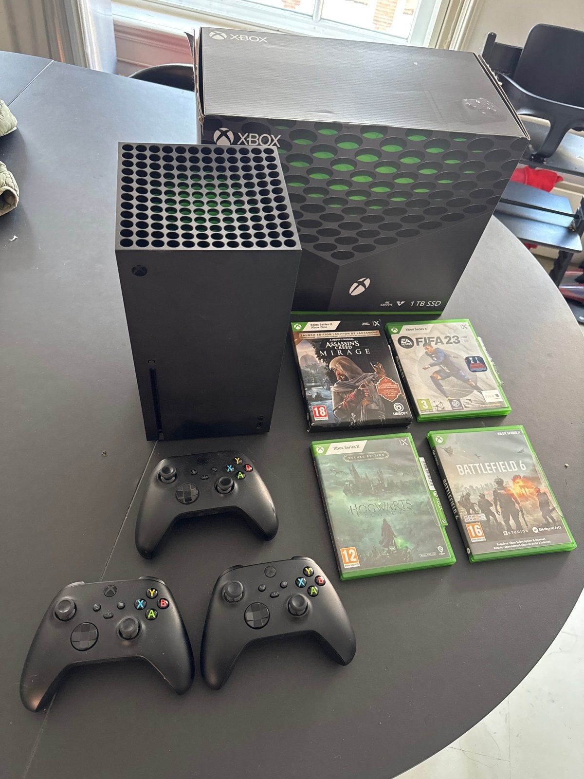 Xbox Series X + 3 controllers + 4 games, Spelcomputers en Games, Ophalen, Zo goed als nieuw, Xbox Series X