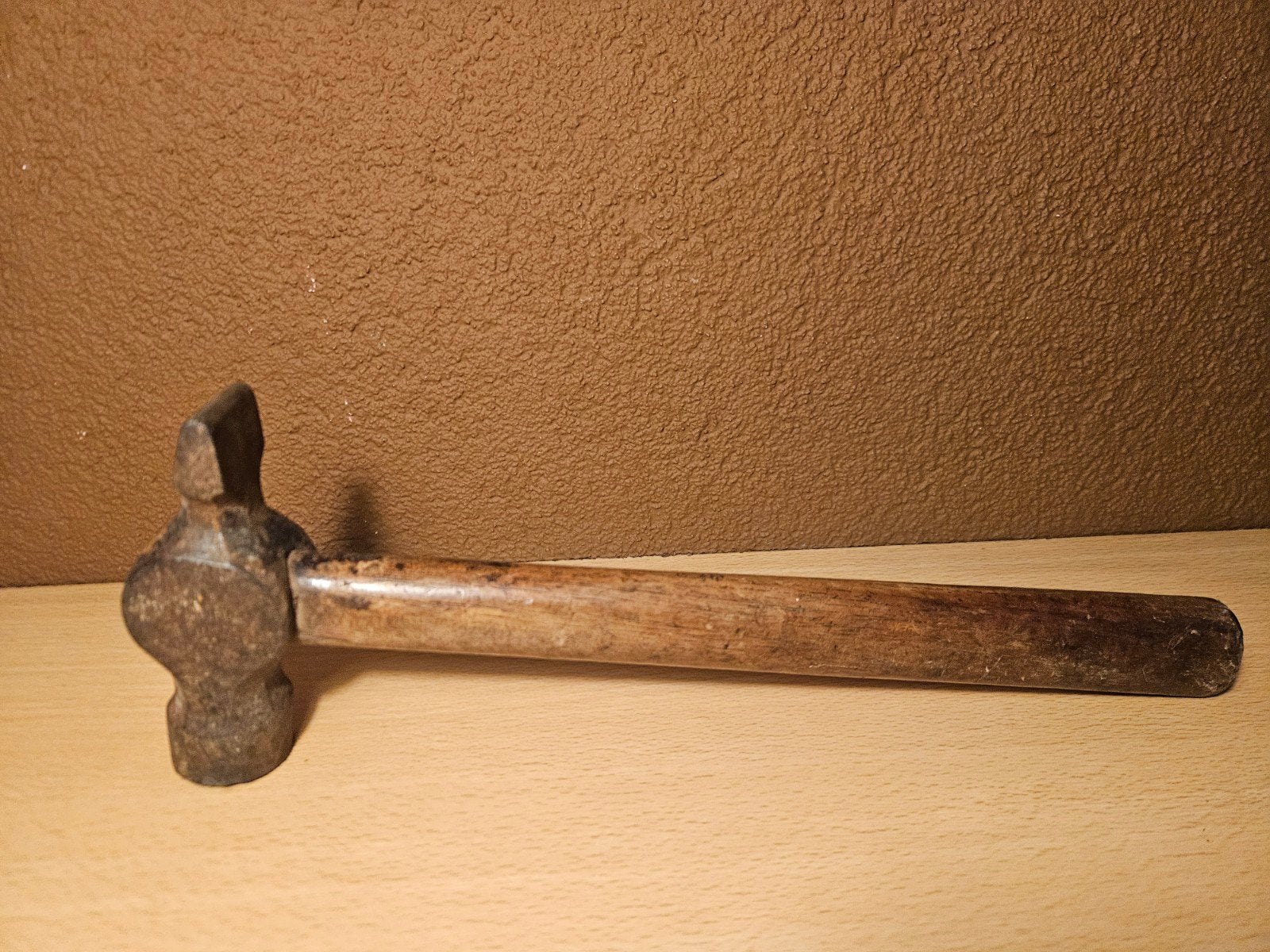 Oude hamer met houten steel

Tekst samengesteld door marktpl, Ophalen of Verzenden