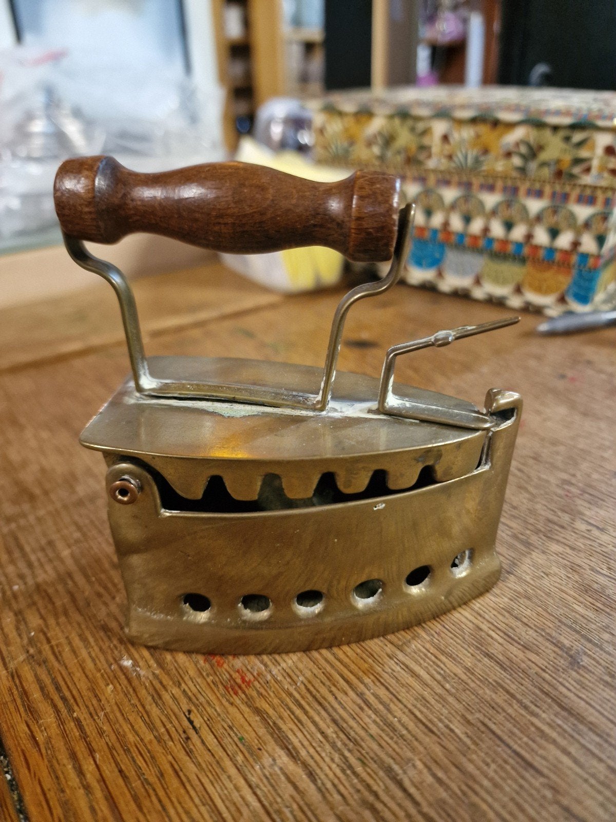 Antiek Koperen Strijkijzertje  met Houten Handvat, Ophalen