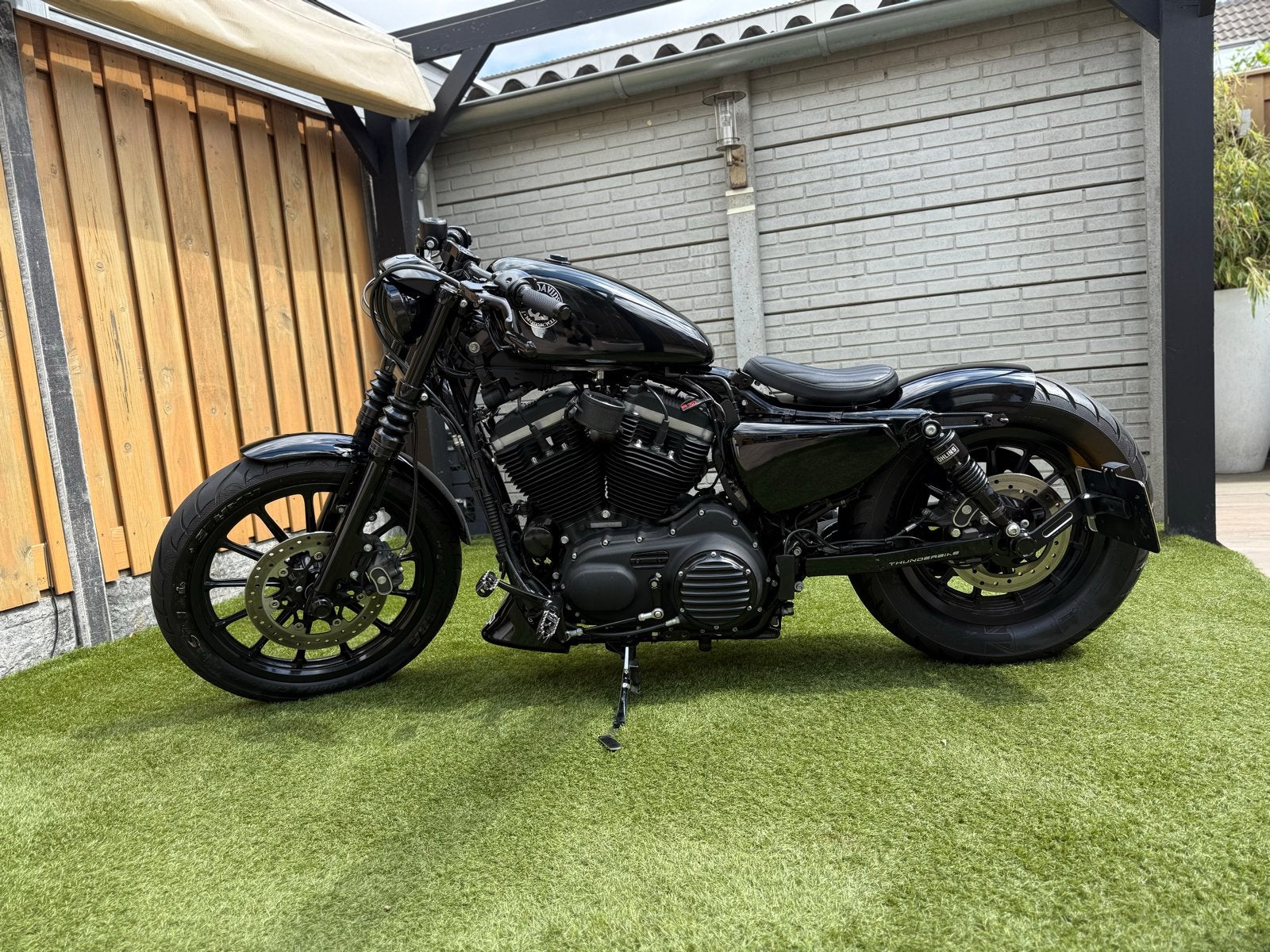 Harley-Davidson Sportster 883 Iron - Custom Bobber, Motoren, Motoren | Harley-Davidson, Particulier, Chopper, meer dan 35 kW, 2 cilinders