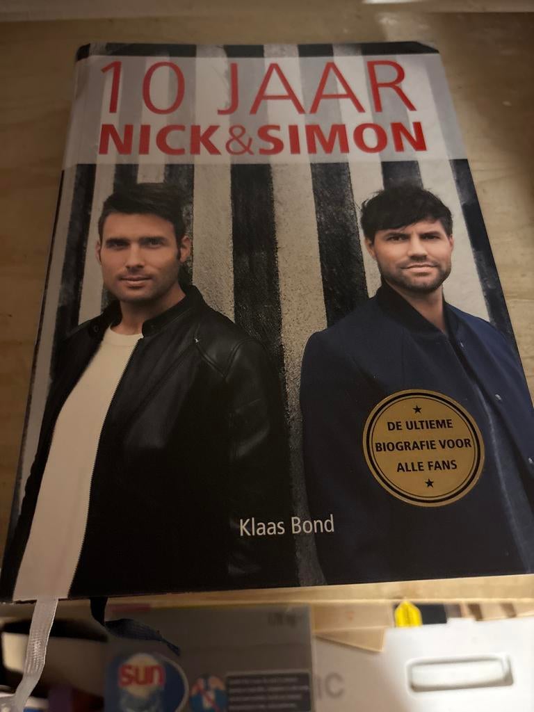 10 Jaar Nick & Simon - De Ultieme Biografie, Ophalen of Verzenden, Gelezen, Film, Tv en Media