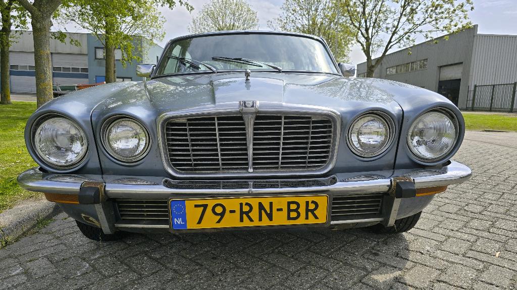 Jaguar XJ6 4.2 L SERIES 2 AUTOMATIC van 1-aug-1978, Auto's, Oldtimers, Automaat, Achterwielaandrijving, Blauw, Leder