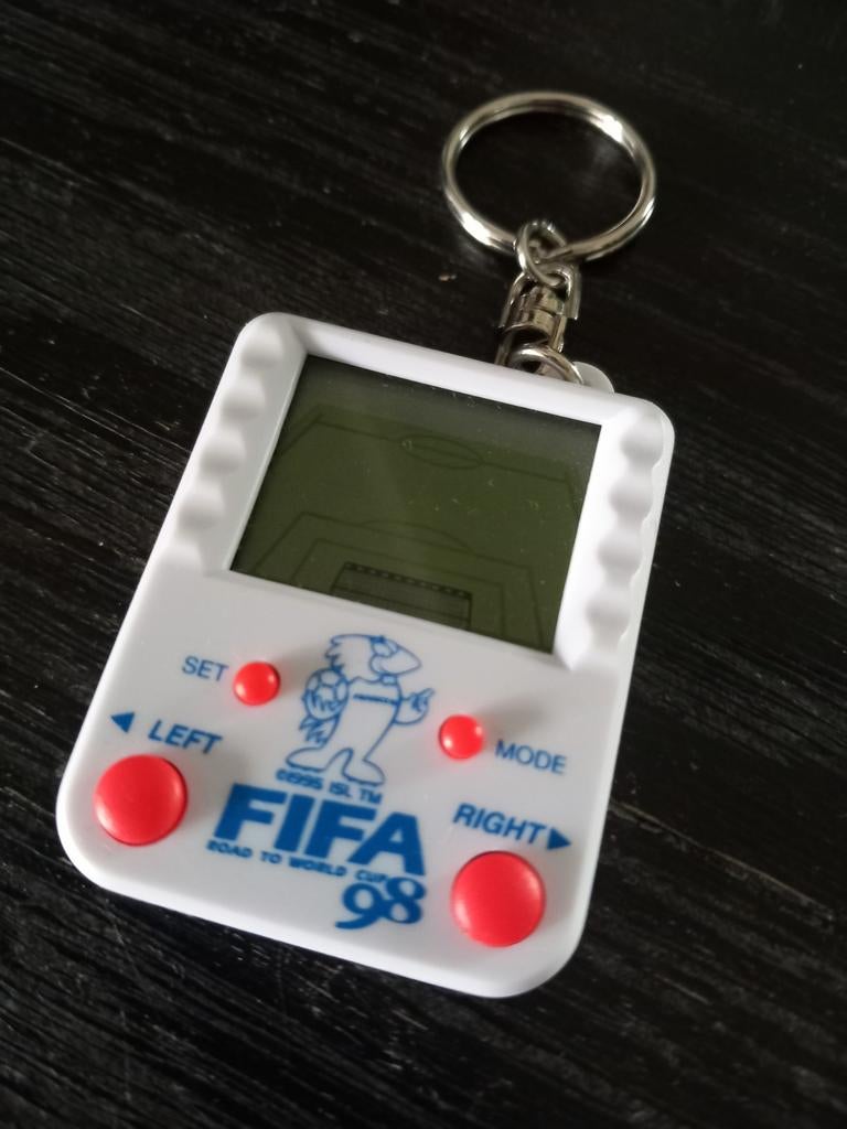 FIFA Road to World Cup 98 Mini handheld Sleutelhanger, Spelcomputers en Games, Gebruikt, Onbekend, Ophalen of Verzenden, Onbekend