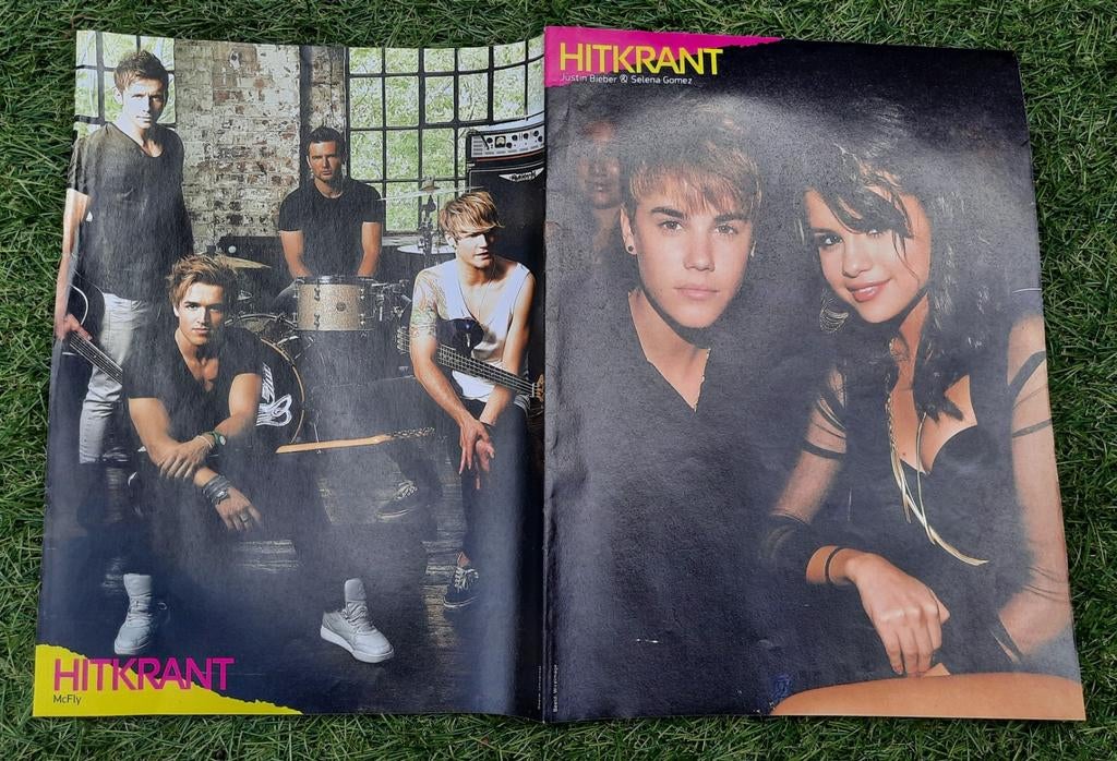 Poster 2x A4 Hitkrant 2011 Justin Bieber  Selena Gomez McFly, Ophalen of Verzenden, Gebruikt, A1 t/m A3, Muziek