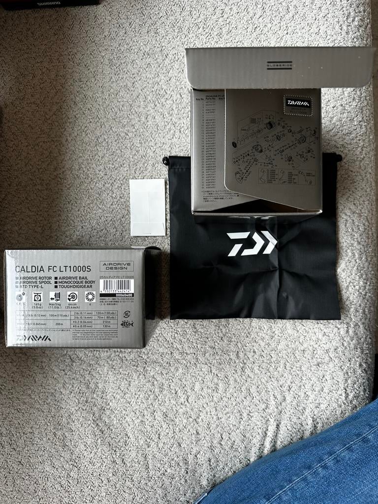 Daiwa Caldia ‘25 FC LT 1000S nieuw (OMSCHRIJVING), Ophalen of Verzenden, Nieuw, Molen