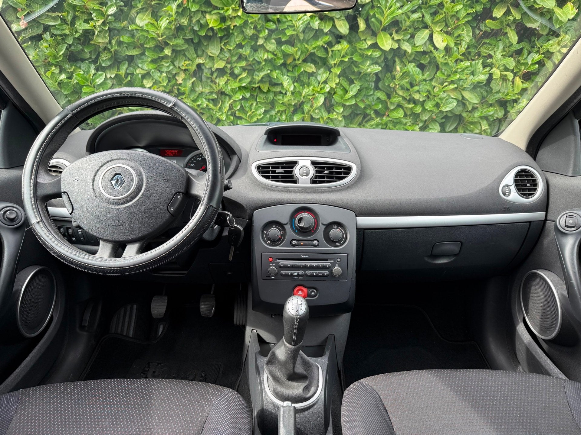 Renault Clio 1.4 Dynamique |NWE APK|AIRCO|CRUISE|EXPORT/HAND, Auto's, Voorwielaandrijving, Gebruikt, 4 cilinders, Zwart
