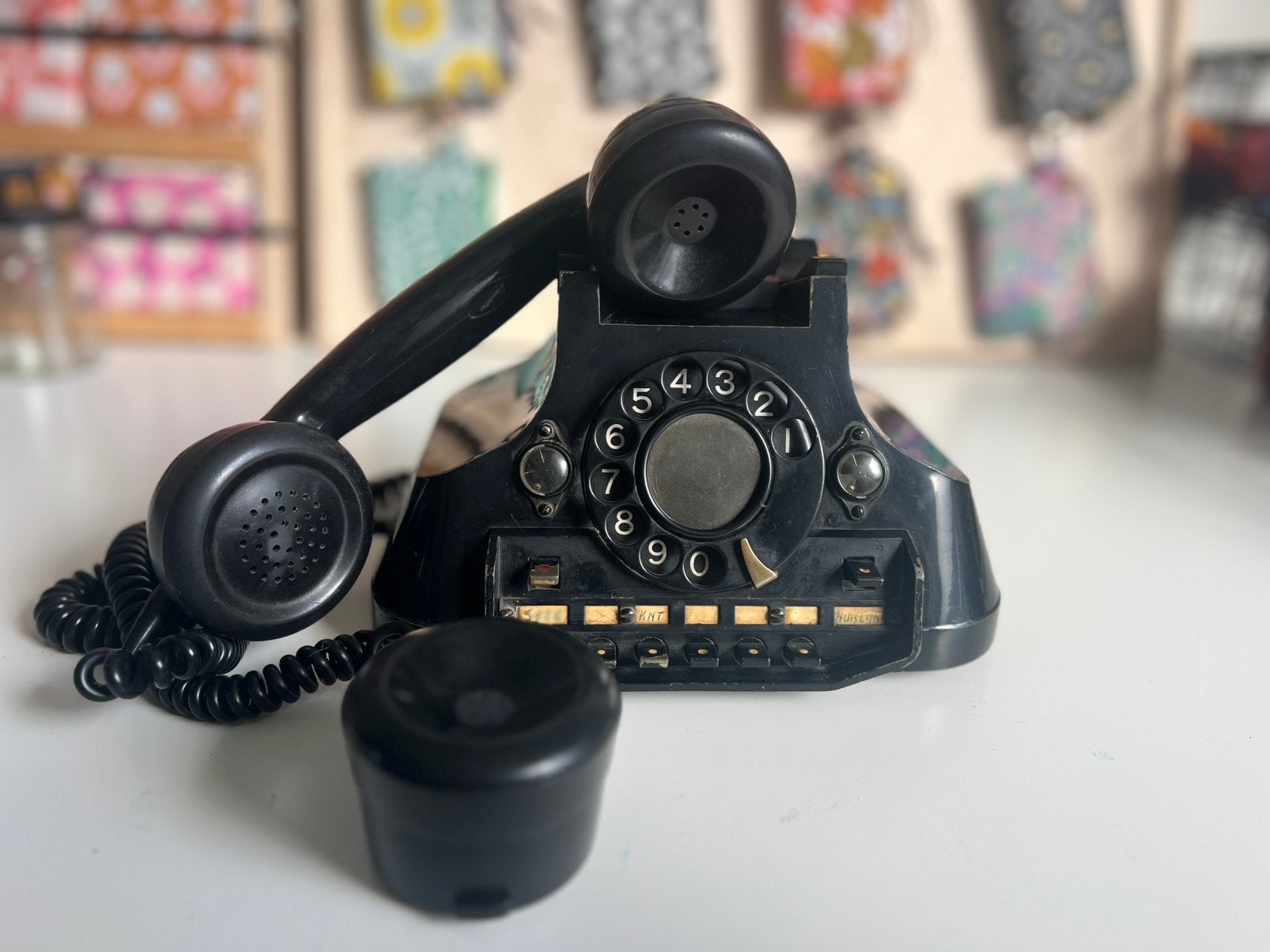 Vintage / antieke bakeliete zwarte draaischijftelefoon, Ophalen