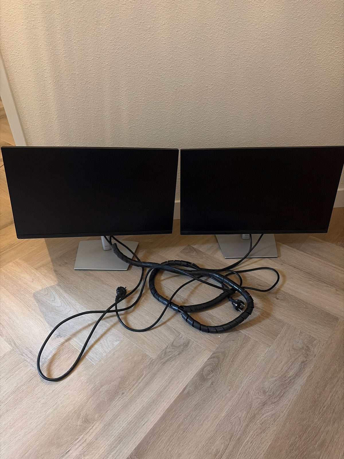 2 Dell monitoren, Computers en Software, Ophalen, Gebruikt, HDMI