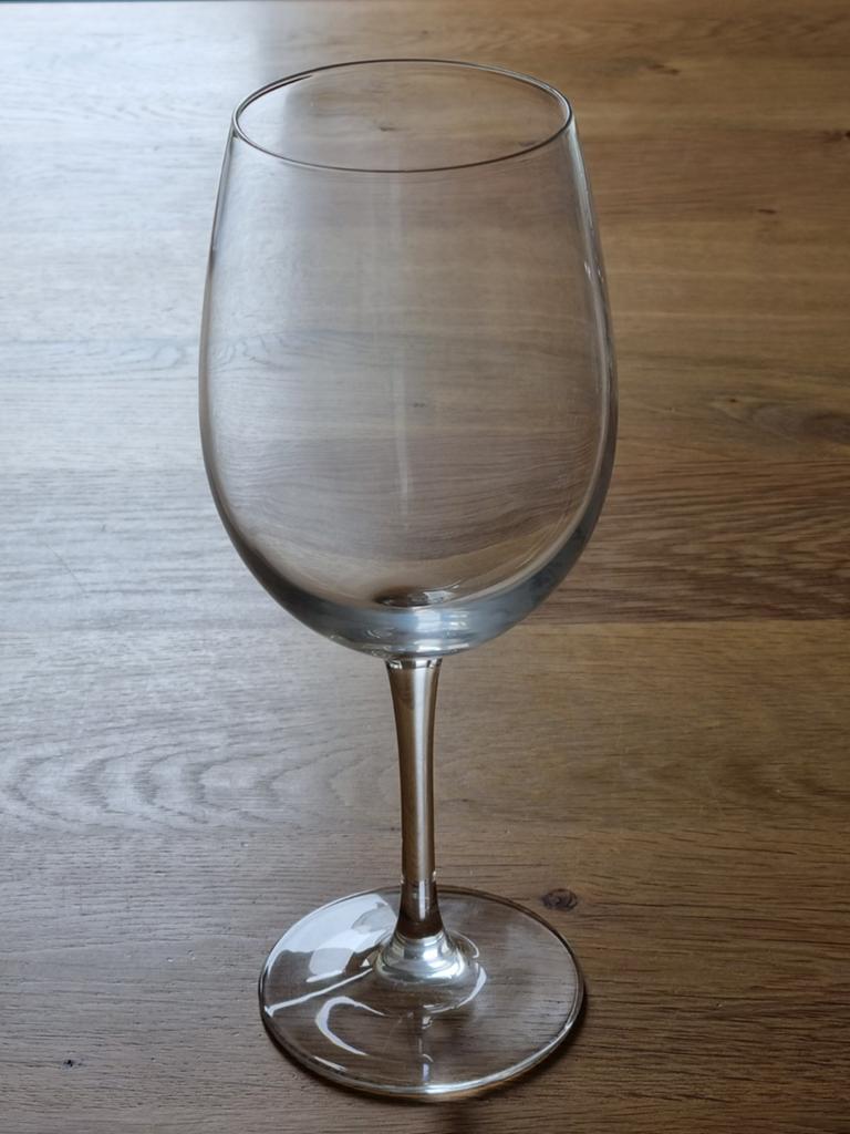 Set van 8 wijnglazen, 4 wit, 4 rood van c1000, Huis en Inrichting, Keuken | Servies, Ophalen, Glas of Glazen, Nieuw, Glas