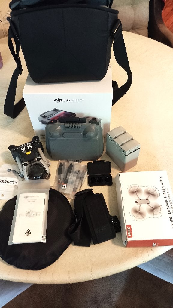 DJI Mini 4 Pro Fly More,  Smart Controller,Veel Extra,s 575€, Audio, Tv en Foto, Cameradrone, Ophalen of Verzenden, Zo goed als nieuw