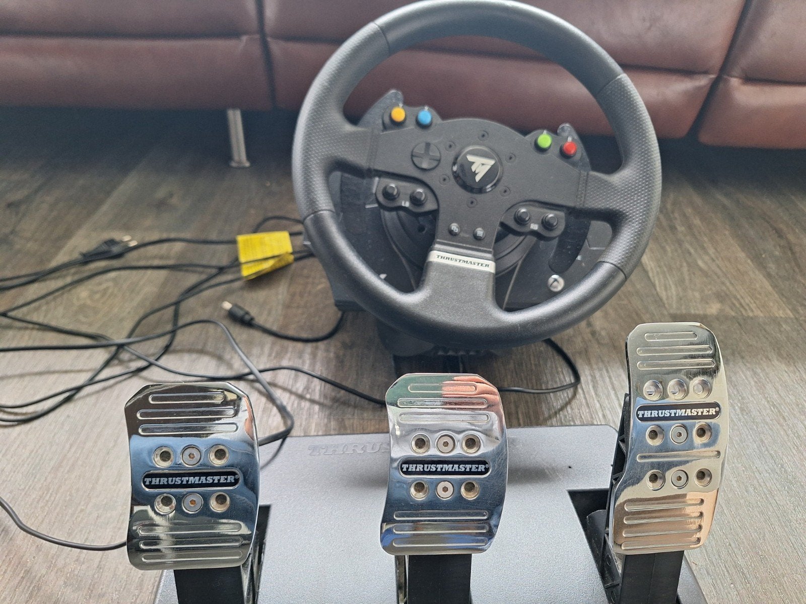Thrustmaster TMX Racing Wheel Leather Edition, Spelcomputers en Games, Spelcomputers | Xbox | Accessoires, Ophalen, Gebruikt, Stuurtje of Sportattribuut