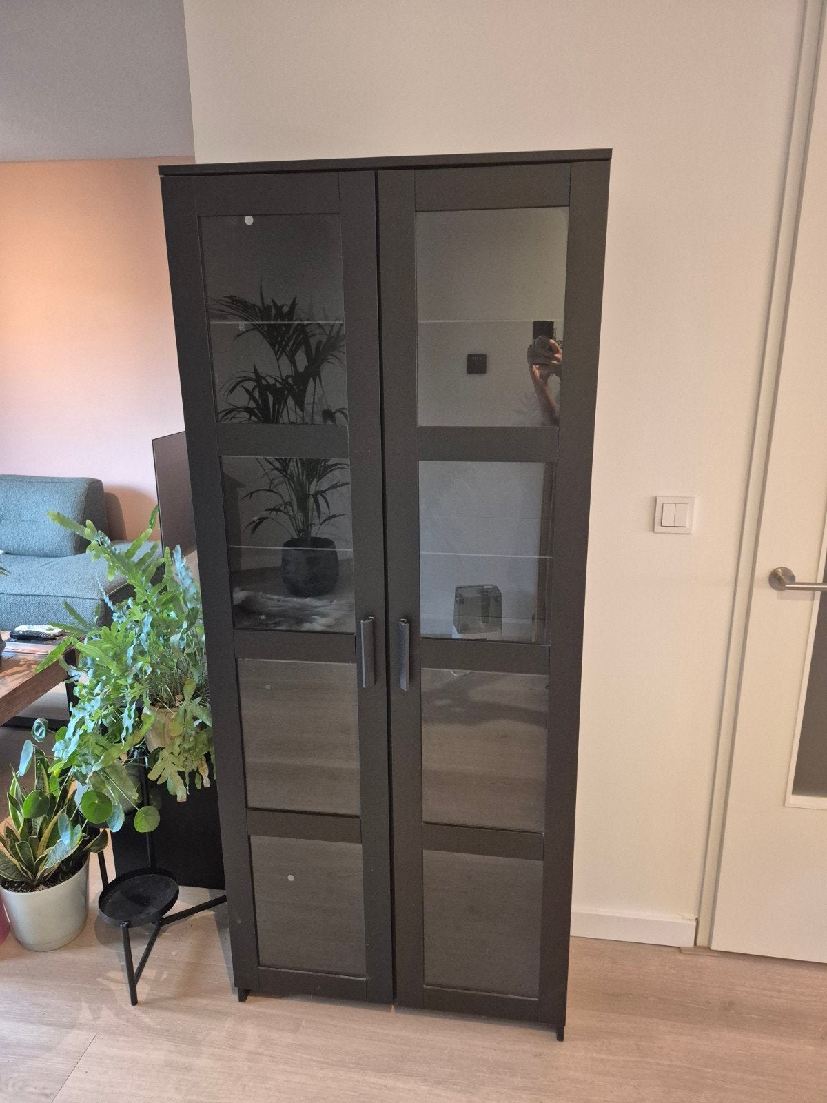 IKEA Brimnes Vitrinekast - Zo goed als nieuw, Ophalen, Met deur(en), Overige houtsoorten, 50 tot 100 cm