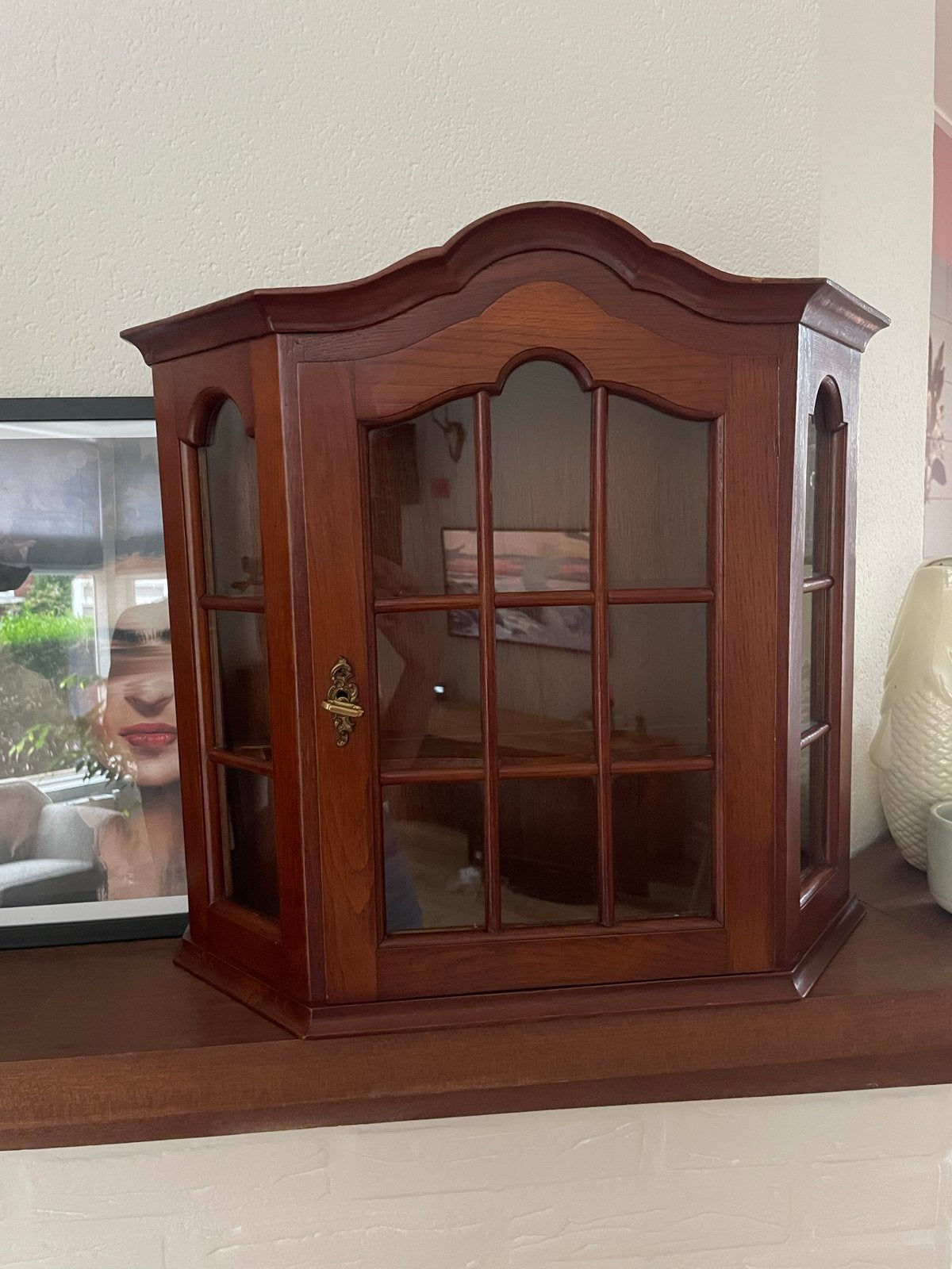 Antieke houten wandvitrinekast met glazen deuren, Ophalen, Gebruikt, 50 tot 100 cm, Minder dan 100 cm