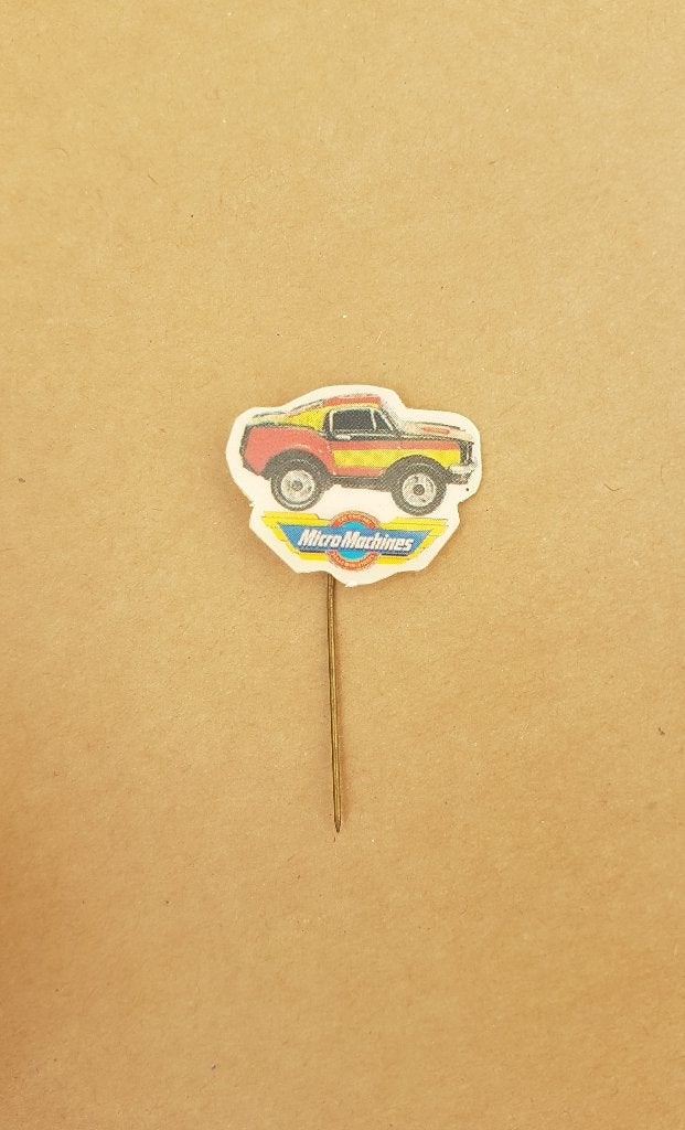 Speldje/pin - MicroMachines auto Ford Mustang, Ophalen of Verzenden, Gebruikt, Transport, Speldje of Pin