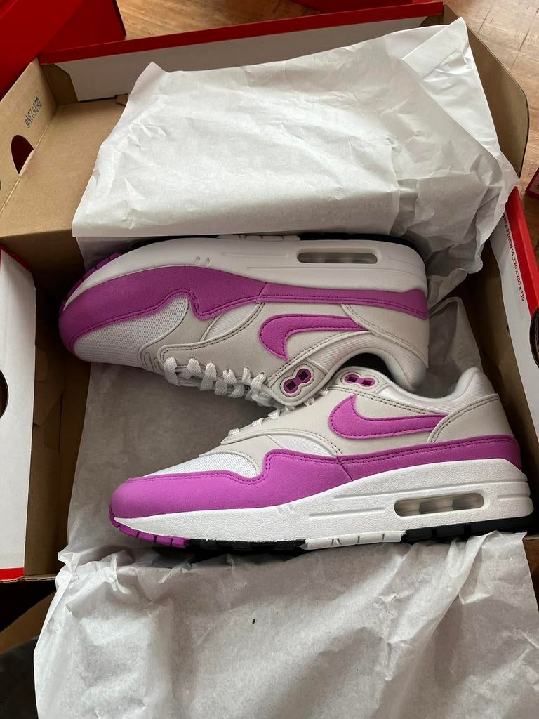 Air max 1 fuchia, Ophalen of Verzenden, Zo goed als nieuw, Sneakers of Gympen