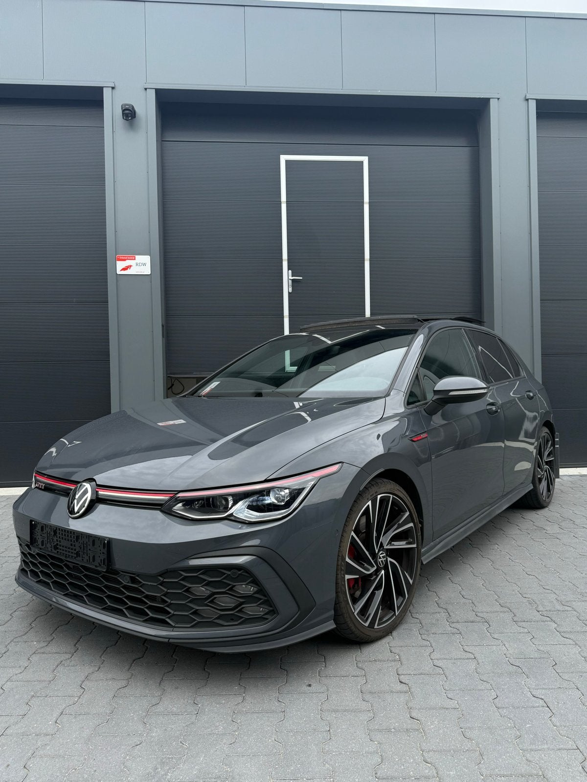 Volkswagen Golf 8 GTI 2.0 TSI/ PANO/IQ LIGHTS/FUL OPTIE, 730 kg, 1363 kg, Zwart, 4 cilinders