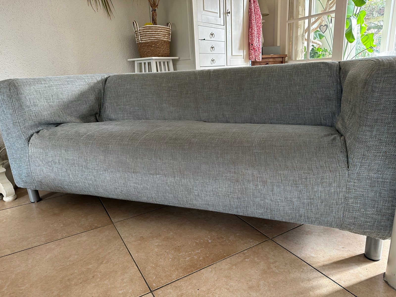 Gratis klippan ikea bank met grijsblauwe hoes + voetenbank, Huis en Inrichting, Ophalen, Gebruikt, 150 tot 200 cm, Tweepersoons
