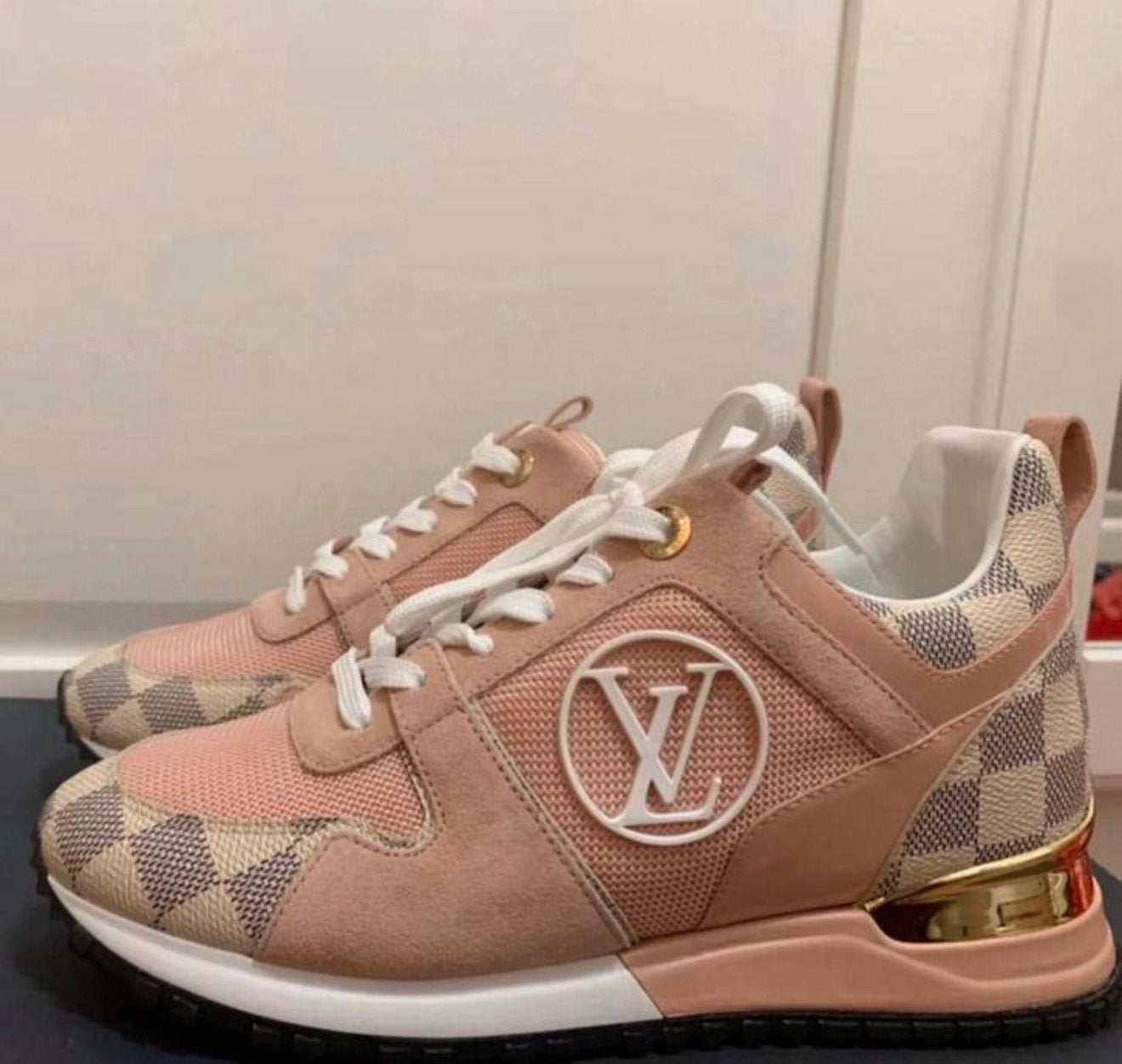 Louis vuitton run away, Ophalen of Verzenden, Zo goed als nieuw, Zwart, Sneakers of Gympen