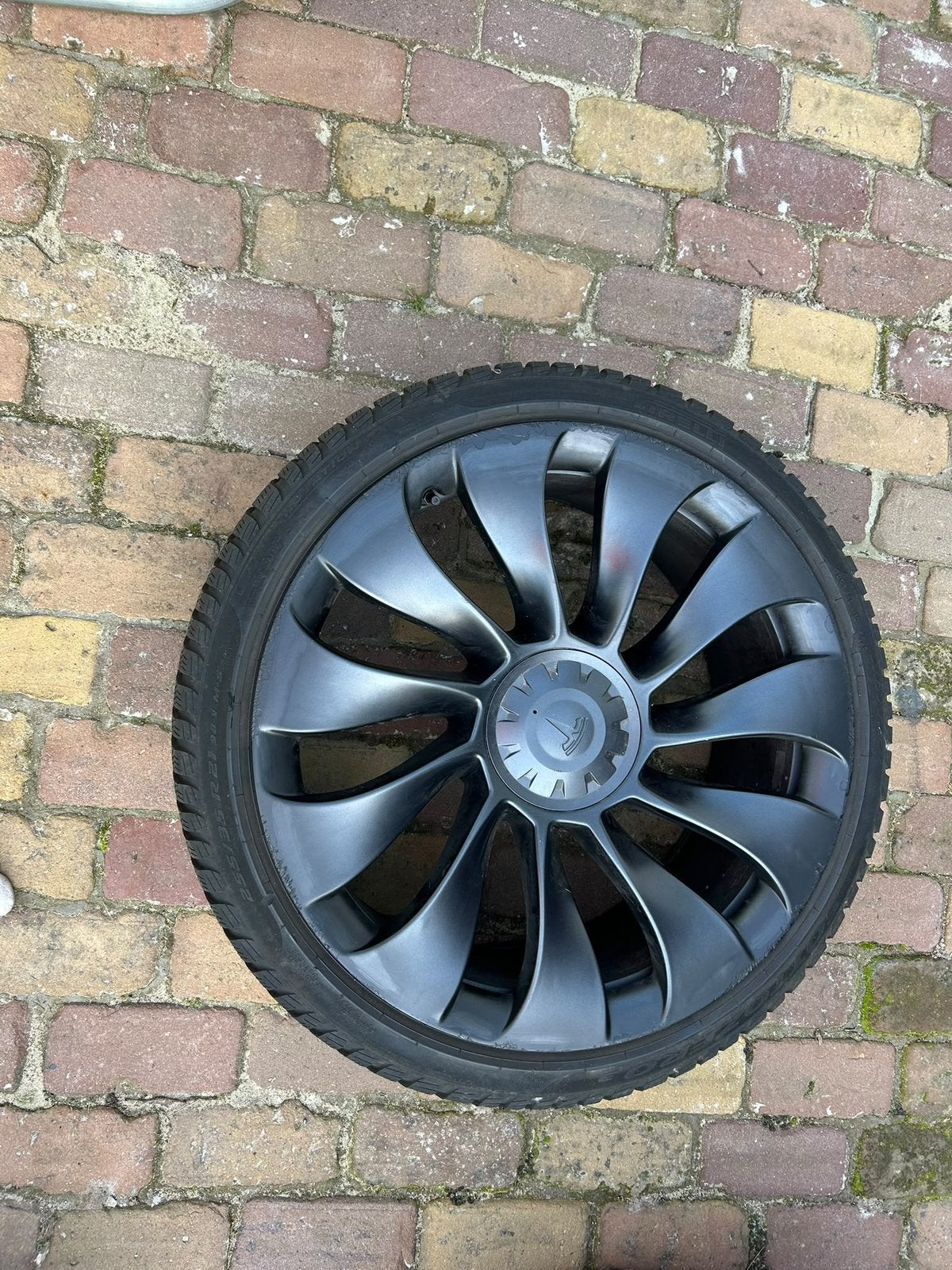 Tesla velgen 21 inch + winterbanden, Auto-onderdelen, Ophalen, 245 mm, Velg(en), 21 inch