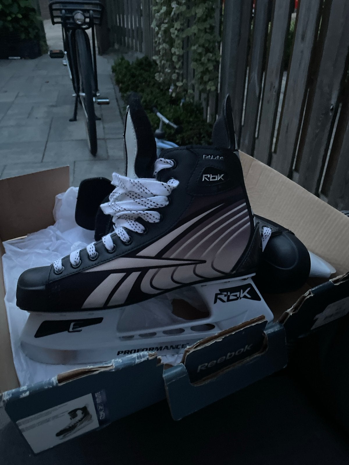 Nieuwe Reebok Fitlite SR IJshockeyschaatsen - Maat 45, Sport en Fitness, Schaatsen, Nieuw, IJshockeyschaatsen, Overige merken