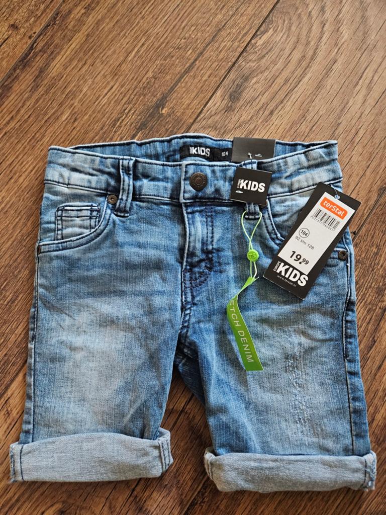 Korte broek nieuw maat 104 ter stal, Ophalen of Verzenden, Nieuw, Jongen, Broek
