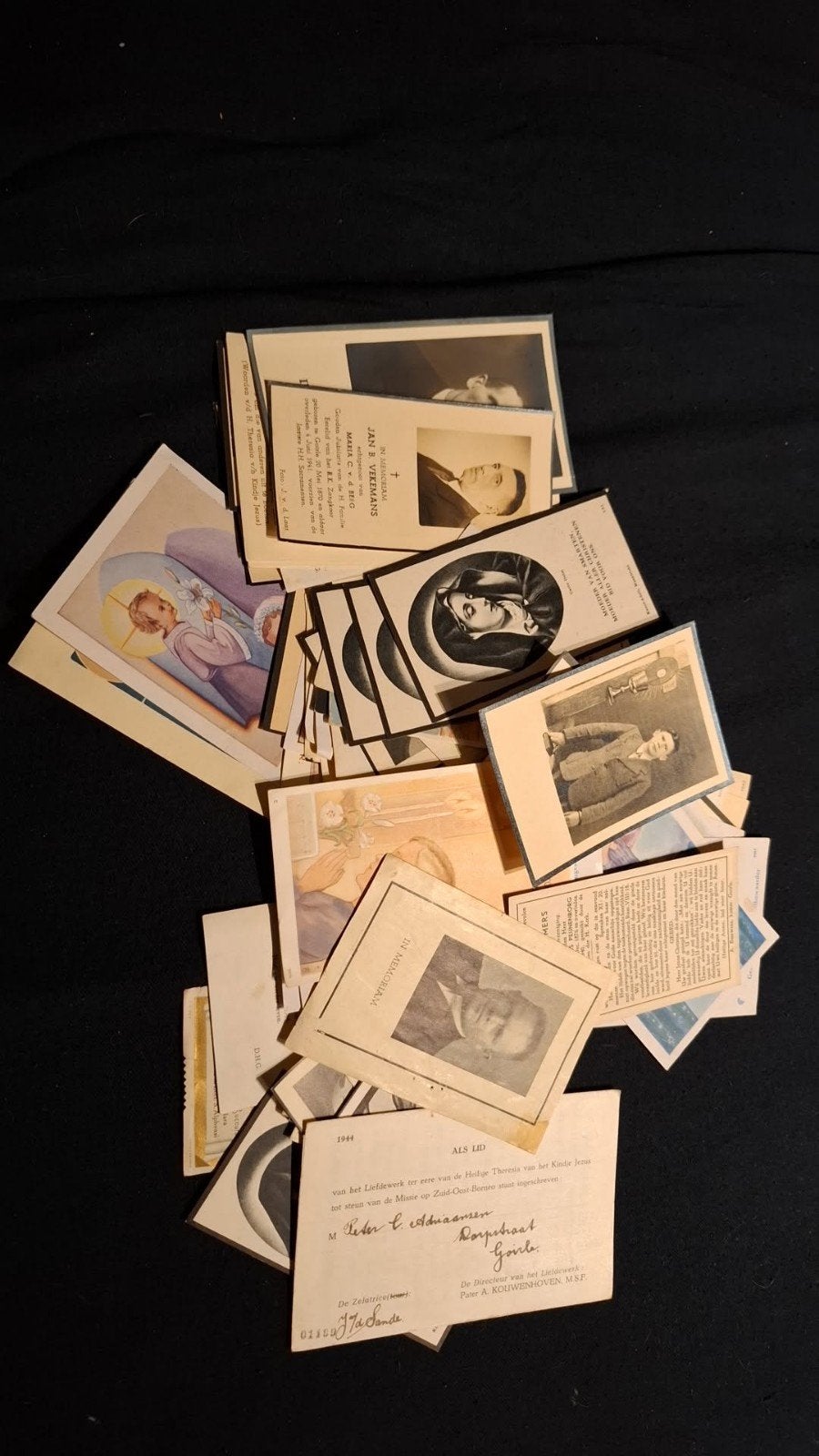 Circa 70 Bidprentjes WOII uit omgeving Goirle, Ophalen of Verzenden, Bidprentje