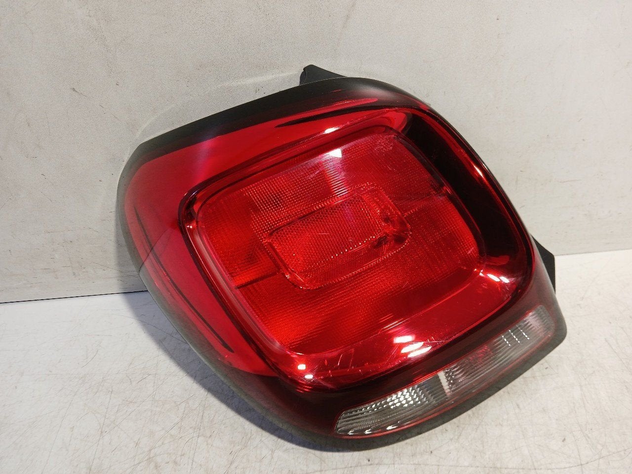 Achterlicht links buiten Citroën C1, Auto-onderdelen, Verlichting, Onderdelen@venauto.nl, Van der Ven Autorecycling B.V., Gebruikt