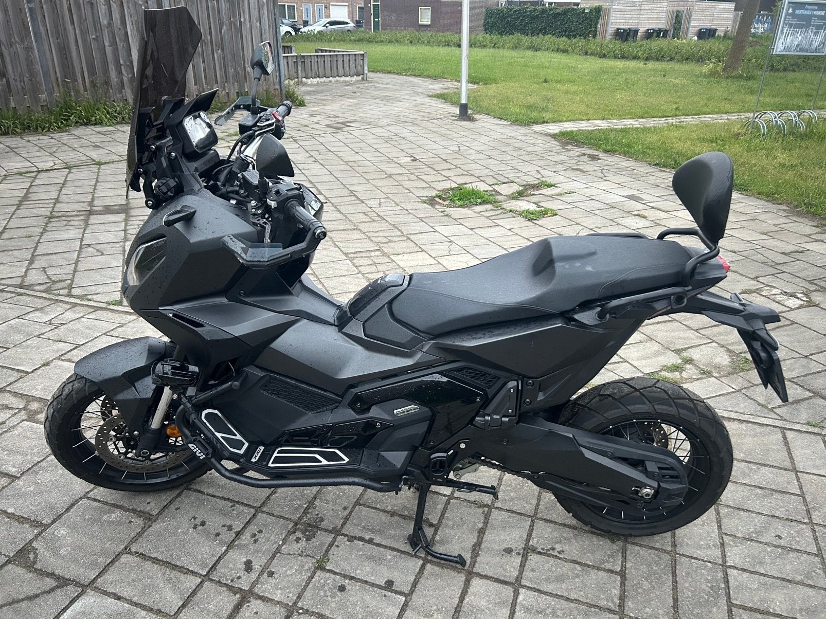 Honda X-ADV 2023 Black on Black Akrapoviç full option 3200km, Motoren, Motoren | Honda, 750 cc, Gebruikt, Overig, Automaat