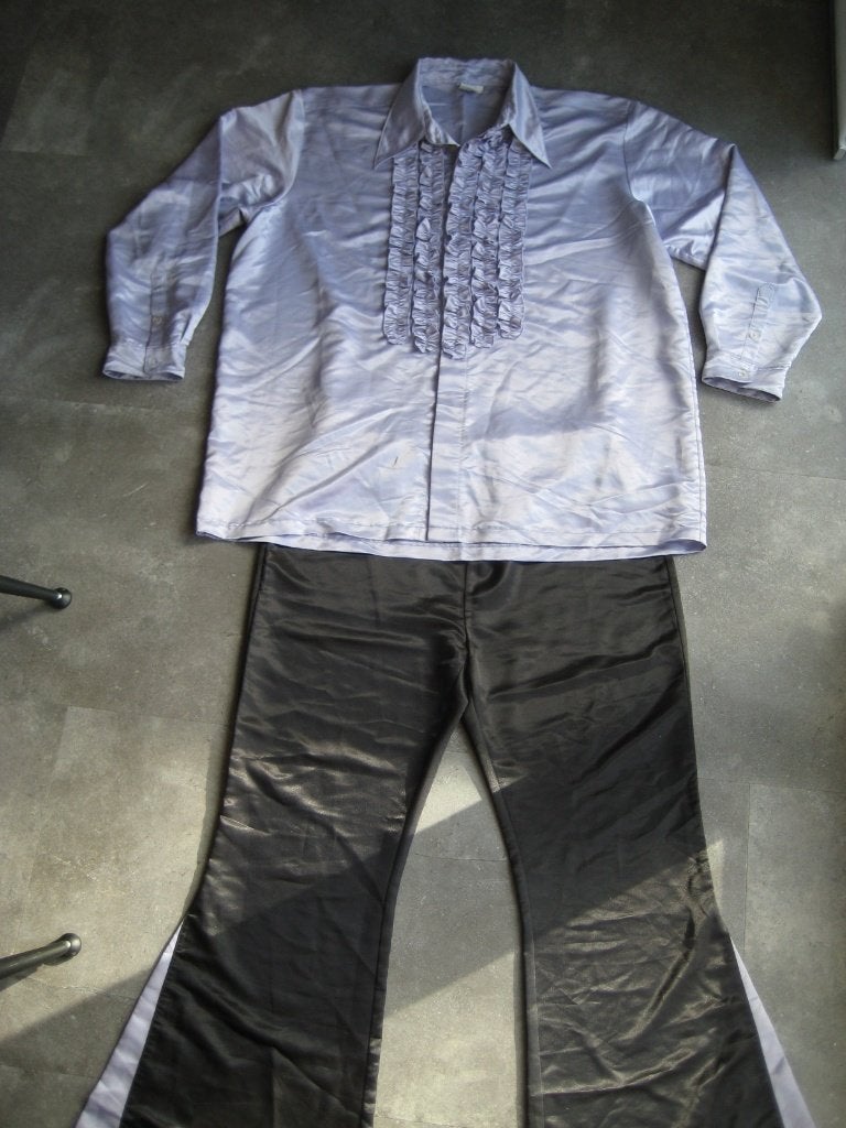 Glanzende Blouse en broek , disco pak , maat 60 , lila zwart, Carnaval, Partyxplosion, Overige maten, Ophalen of Verzenden