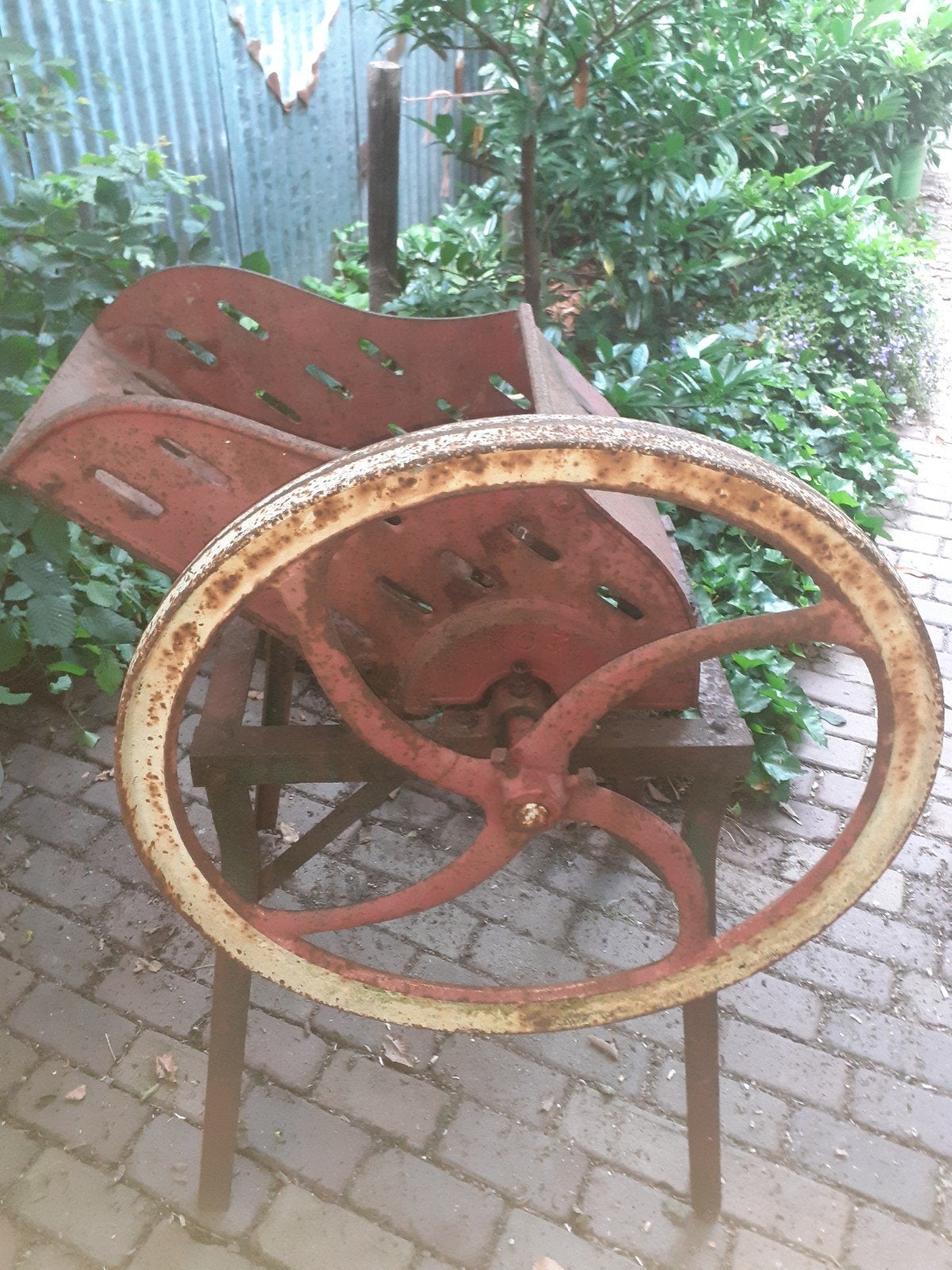 Antieke handaangedreven bietensnijder - decoratief, Ophalen