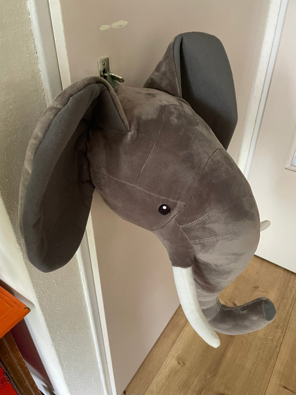 Olifant dierenhoofd pluche wandhanger dierenkop, Ophalen of Verzenden, Zo goed als nieuw