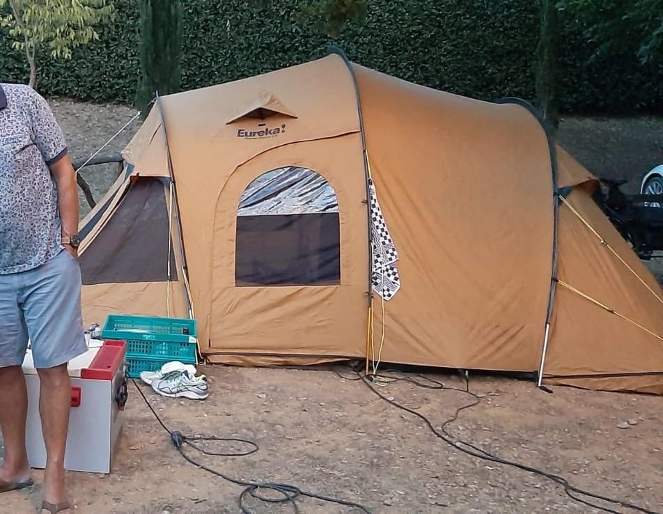 Tunneltent Eureka, Caravans en Kamperen, Tenten, Ophalen, Zo goed als nieuw, Tot en met 4